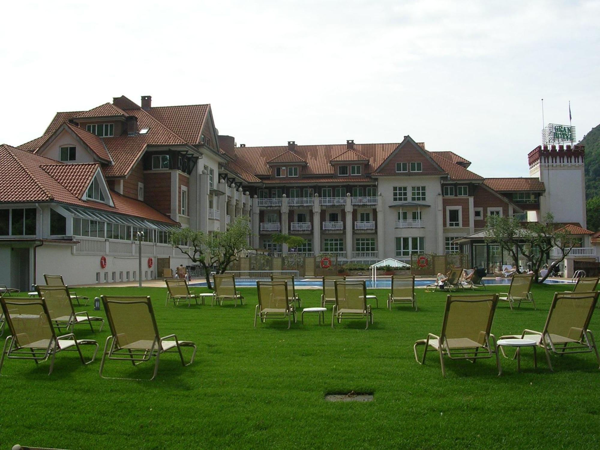 Gran Hotel Balneario De Puente Viesgo Exterior photo