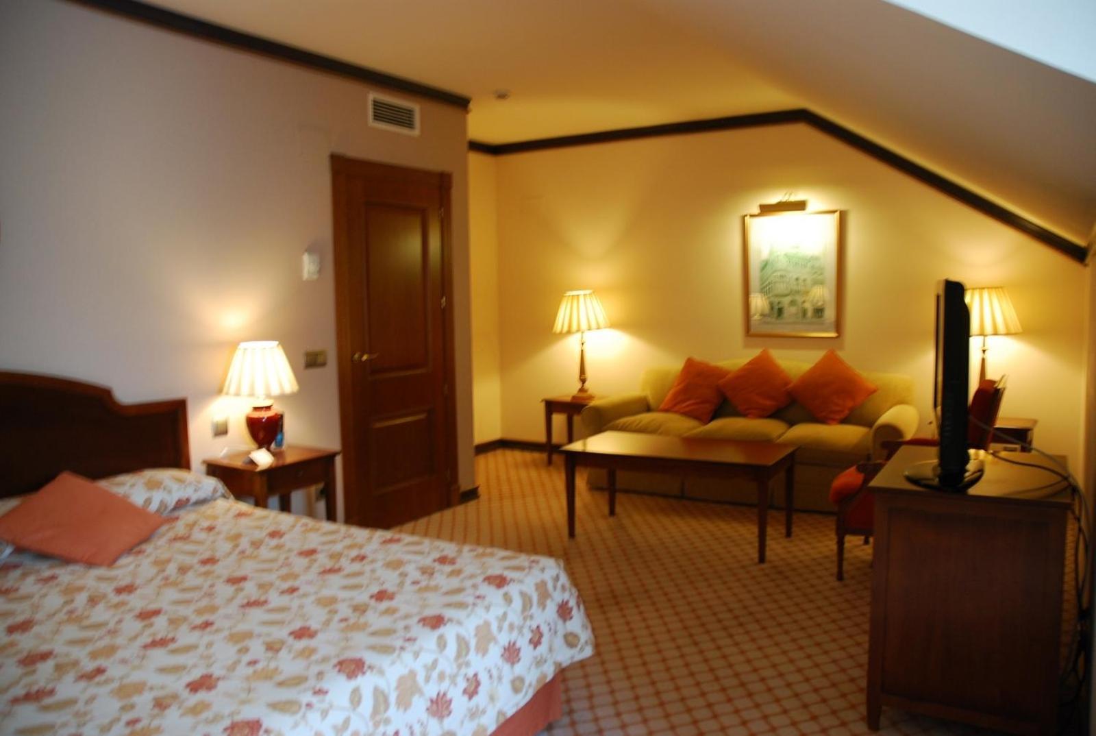 Gran Hotel Balneario De Puente Viesgo Exterior photo