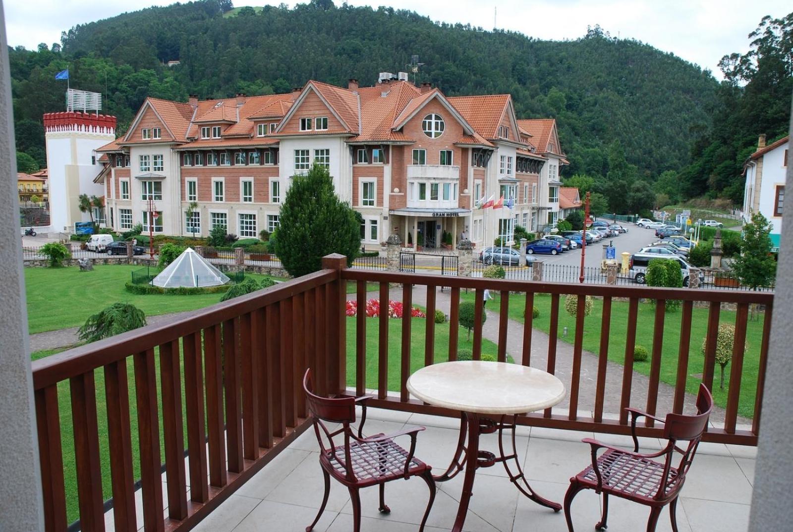 Gran Hotel Balneario De Puente Viesgo Exterior photo