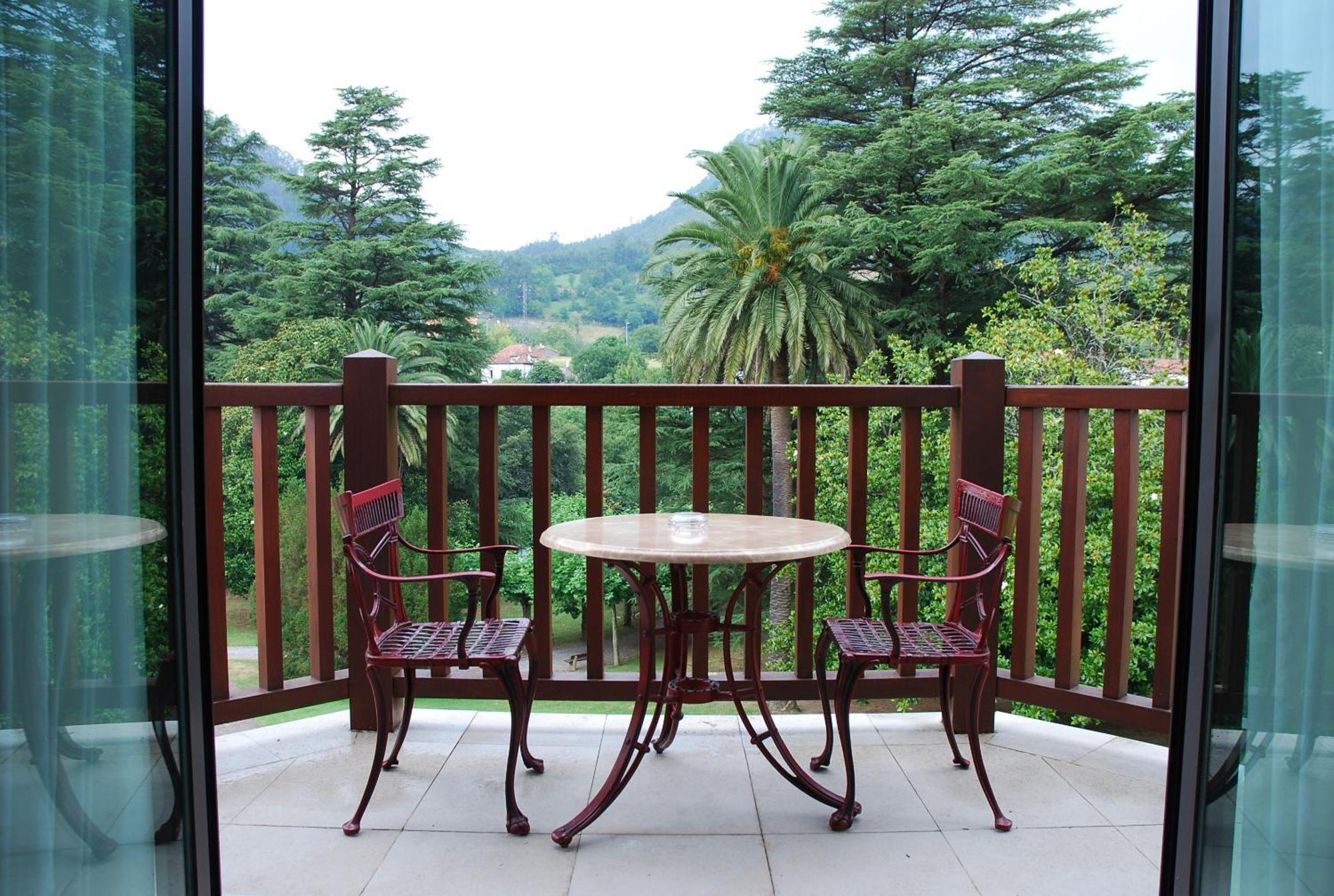 Gran Hotel Balneario De Puente Viesgo Exterior photo
