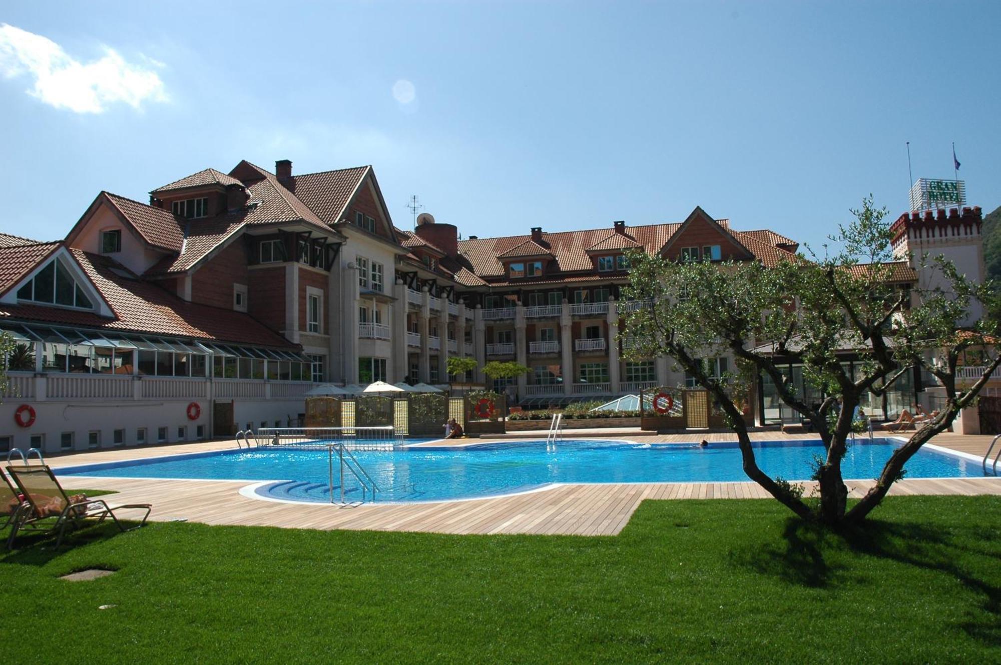 Gran Hotel Balneario De Puente Viesgo Exterior photo
